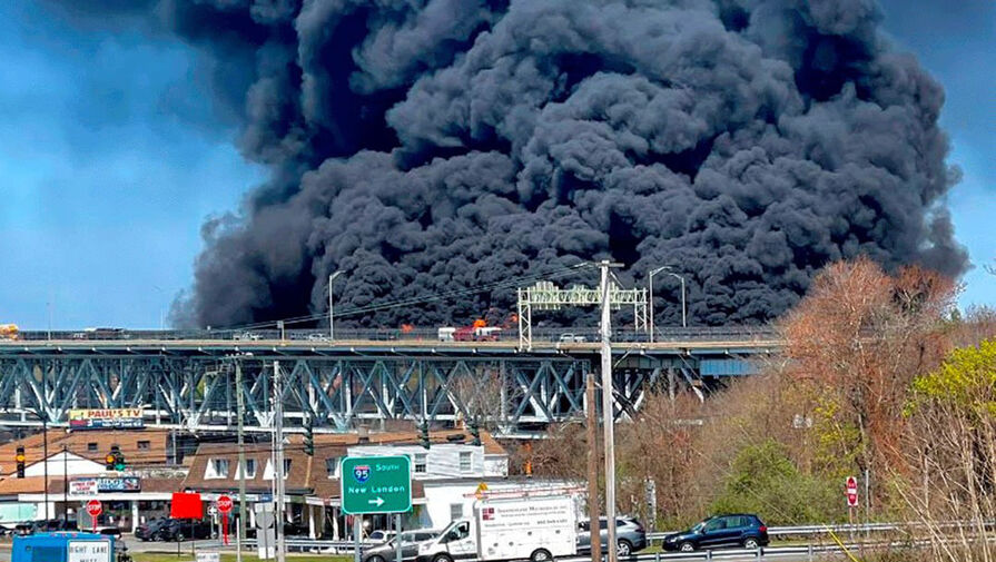 Бензовоз загорелся и взорвался в американском штате Коннектикут