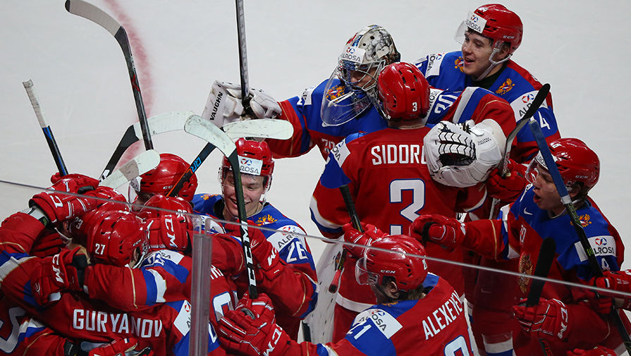 Игроки сборной России радуются победе в&nbsp;матче за&nbsp;3-е место молодёжного чемпионата мира по&nbsp;хоккею между&nbsp;сборными командами России и Швеции