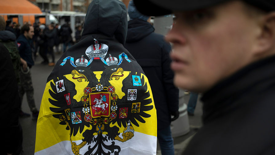 В Молдове захотели объявить экстремистской символикой российский имперский флаг