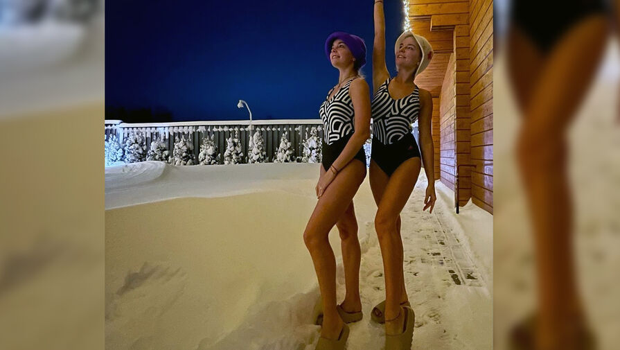 Сестры Аверины сфотографировались на морозе в купальниках