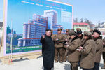 Высший руководитель КНДР Ким Чен Ын во время посещения города Самджиён, фотография опубликована агентством ЦТАК в апреле 2019 года