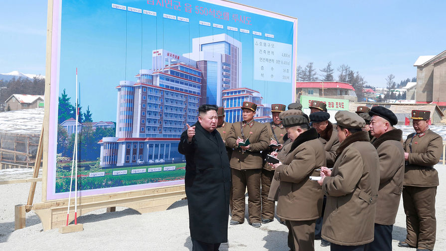 Высший руководитель КНДР Ким Чен Ын во время посещения города Самджиён, фотография опубликована агентством ЦТАК в&nbsp;апреле 2019 года