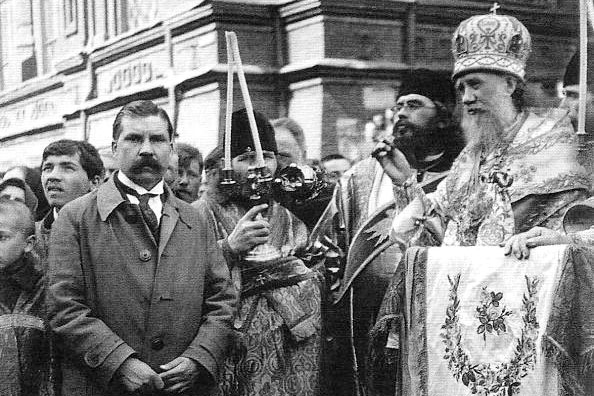 Патриарх Тихон служит молебен у Никольских ворот, Москва, 1918 год