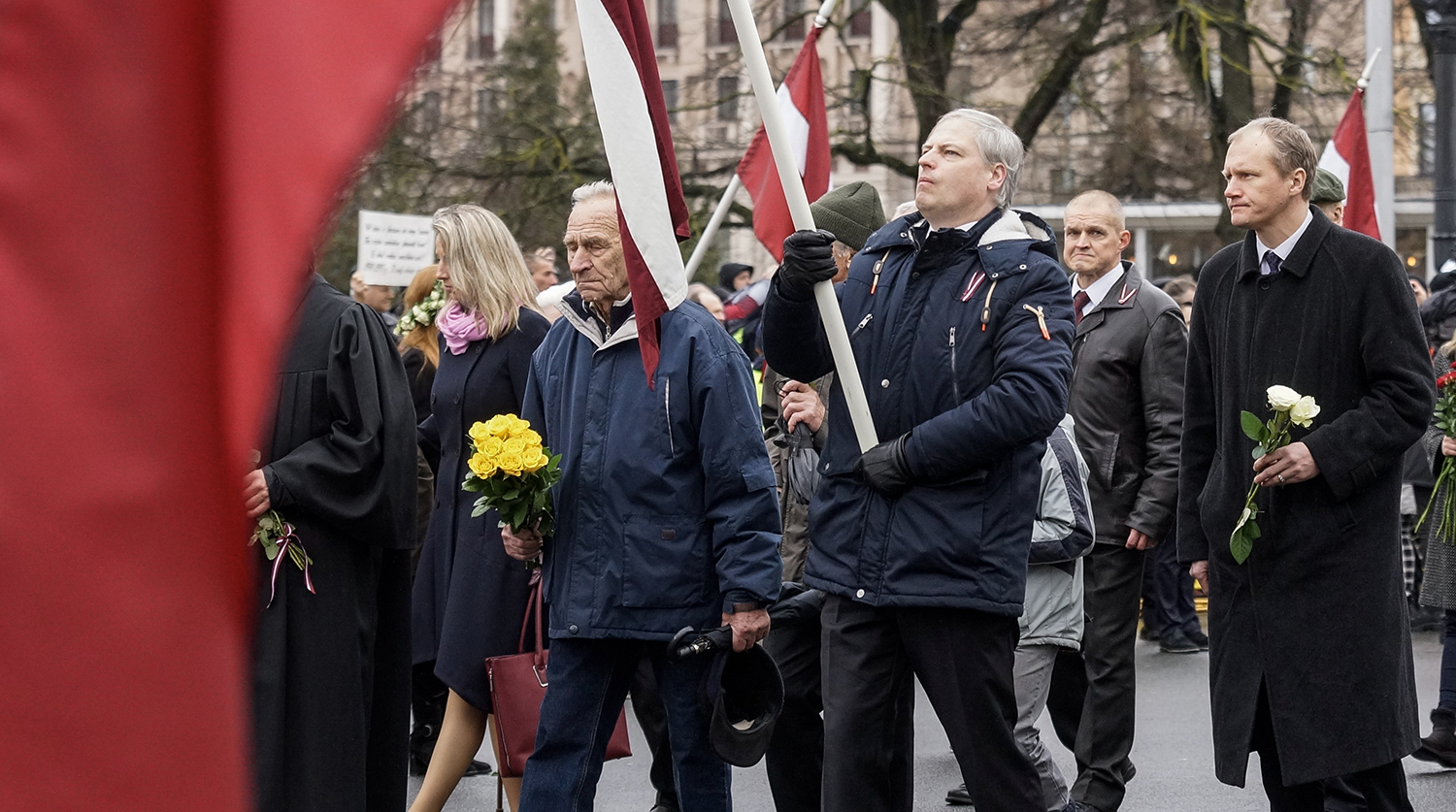 Жители на акции протеста во время марша легионеров Waffen SS в Риге, 16 марта 2019 года