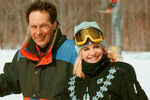 Ивана Трамп с другом и бывшим членом сборной Чехии по лыжным гонкам Джорджем Сыроваткой на горнолыжном курорте Джей Пик, штат Вирджиния, 4 марта 2000 год