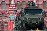 Бронеавтомобили ЗА-СпН «Титан» на Красной площади в Москве на военном параде, посвященном 80-летию Победы в Великой Отечественной войне, 09 мая 2025 года