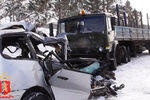 Последствия аварии с участием грузового автомобиля и минивена в Красноярском крае, 10 февраля 2018 года