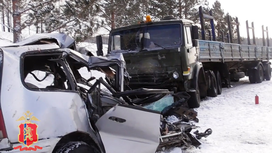Последствия аварии с&nbsp;участием грузового автомобиля и минивена в&nbsp;Красноярском крае, 10 февраля 2018 года