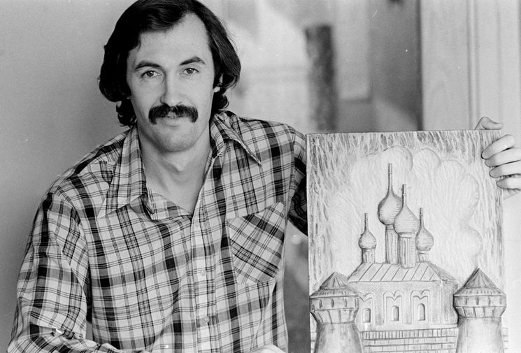 Сергей Белов увлекался резьбой по дереву, 1993 год
