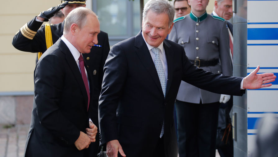 Президент России Владимир Путин и президент Финляндии Саули Нийнисте во время встречи в Президентском дворце в Хельсинки, 21 августа 2019 года