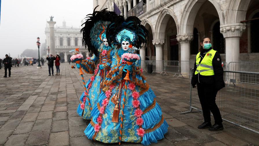 Во время Венецианского карнавала в&nbsp;Италии, 23 февраля 2020 года