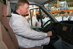 Глава «Роснано» Анатолий Чубайс за рулем электромобиля Ford, работающего на литий-ионных аккумуляторах, 2011 год