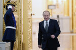Президент России Владимир Путин перед началом выступления с ежегодным посланием к Федеральному собранию РФ в Георгиевском зале Кремля