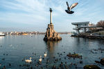 Вид на памятник Затопленным кораблям в Севастополе