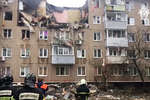 Сотрудники «Мособлпожспаса» у жилого дома в Ступино, в котором произошел взрыв бытового газа, 11 апреля 2022 года