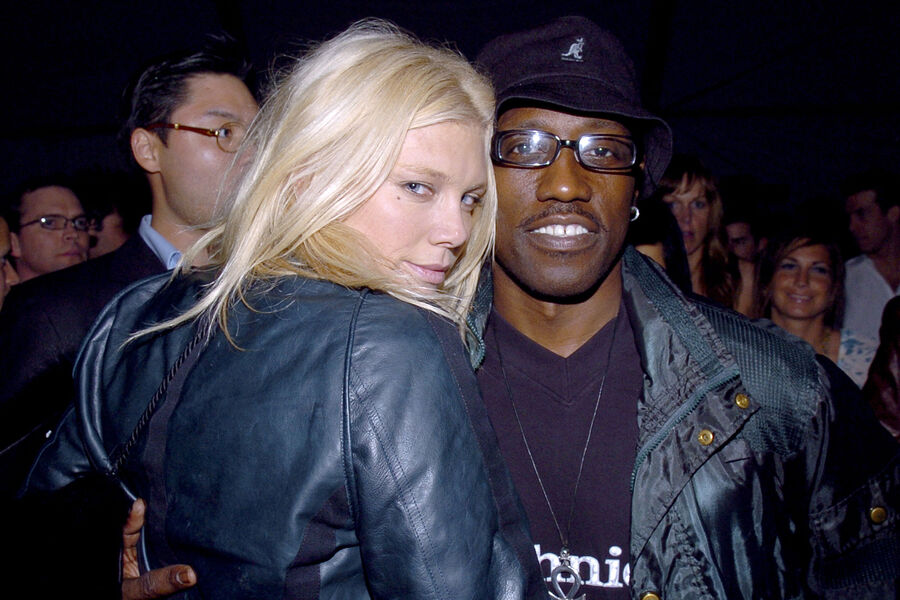 Актеры Пита Уилсон и Уэсли Снайпс после ежегодного показа мод «Ten» General Motors в&nbsp;Лос-Анджелесе, 2005&nbsp;год