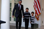 Президент США Барак Обама со своими племянниками 