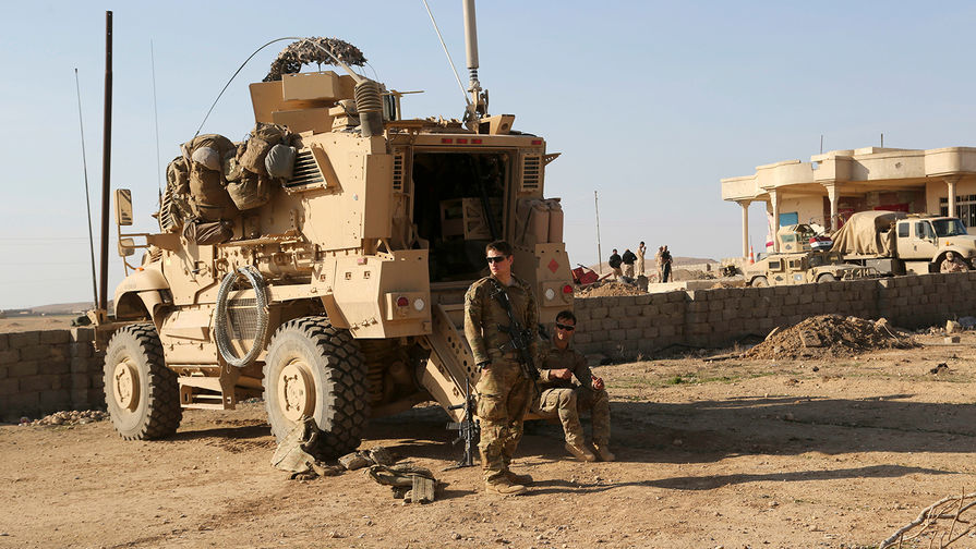 Военнослужащие США на совместной с иракскими войсками базе к югу от Мосула, 23 февраля 2017 года