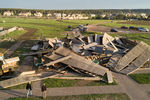 Пирамида Голода, разрушенная в результате урагана, в Истринском районе Московской области, 29 мая 2017 года