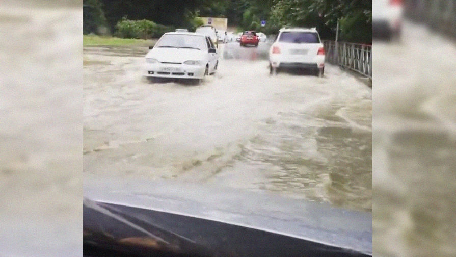 Таксисты подняли цены в несколько раз из-за потопа в Сочи