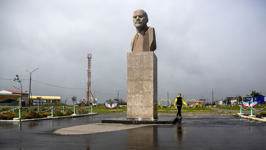 Бюст Владимира Ленина в Южно-Курильске, 2015 год
