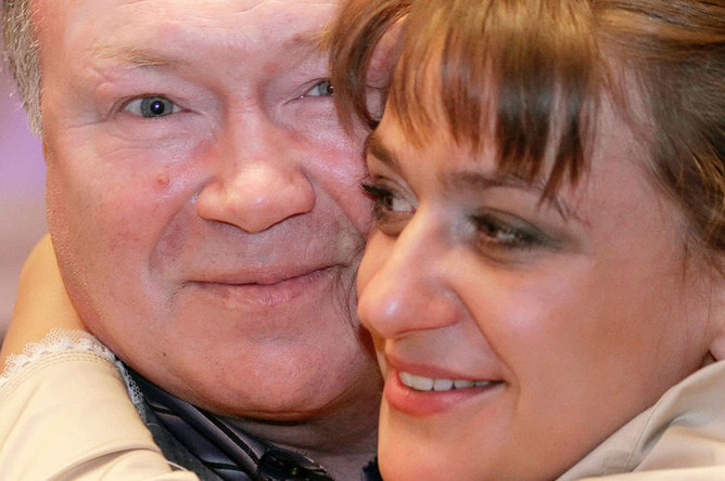 Актер Юрий Кузнецов и актриса Анастасия Мельникова на открытии XIV Российского государственного кинофестиваля «Виват кино России!», 2006 год