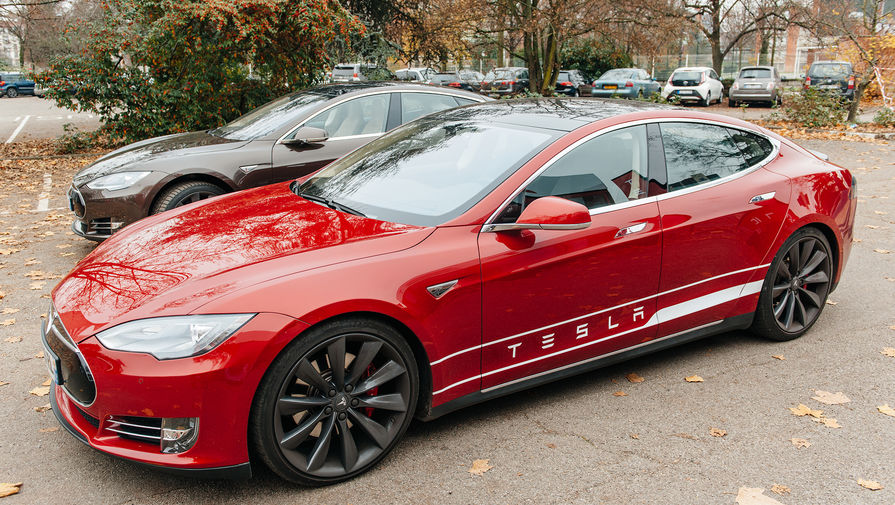Tesla запретит водителям играть в видеоигры во время движения