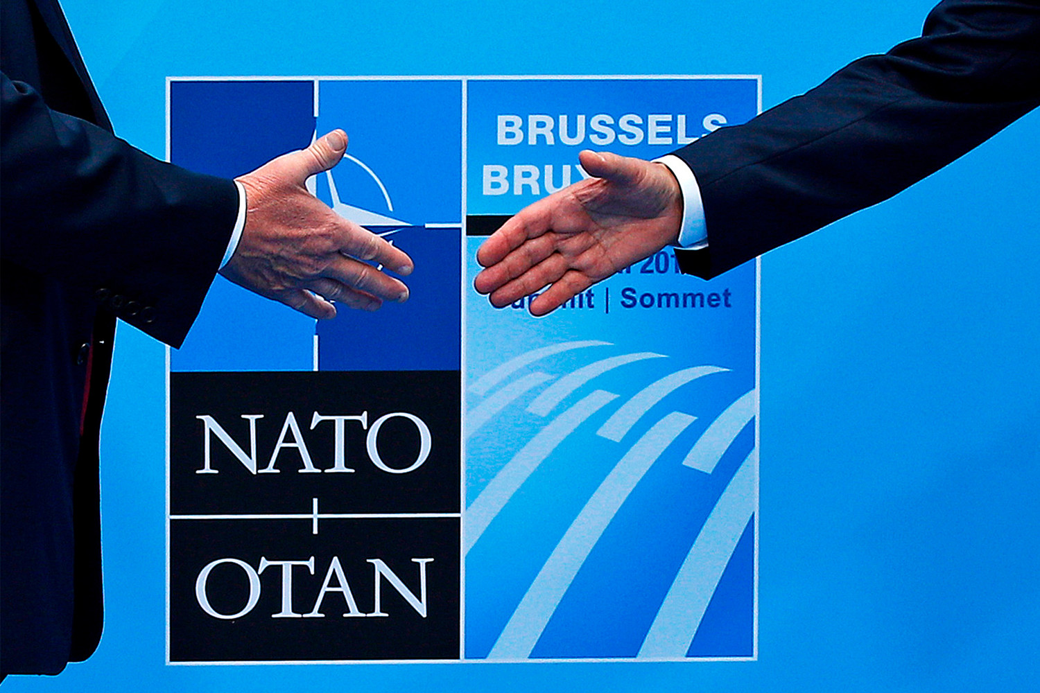 В французском парламенте предложили начать выход из НАТО