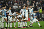 Аргентинцы после победы в серии пенальти, 18 декабря 2022 года