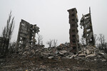 Обломки разрушенного в ходе боев здания квартала Юбилейный в Авдеевке, февраль 2024 года