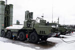 Пусковые установки зенитной ракетной системы С-400 «Триумф», поступившей на вооружение объединения противовоздушной обороны Воздушно-космических сил, в Московской области