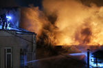Тушение пожара в производственном здании швейного цеха на улице Стромынка
