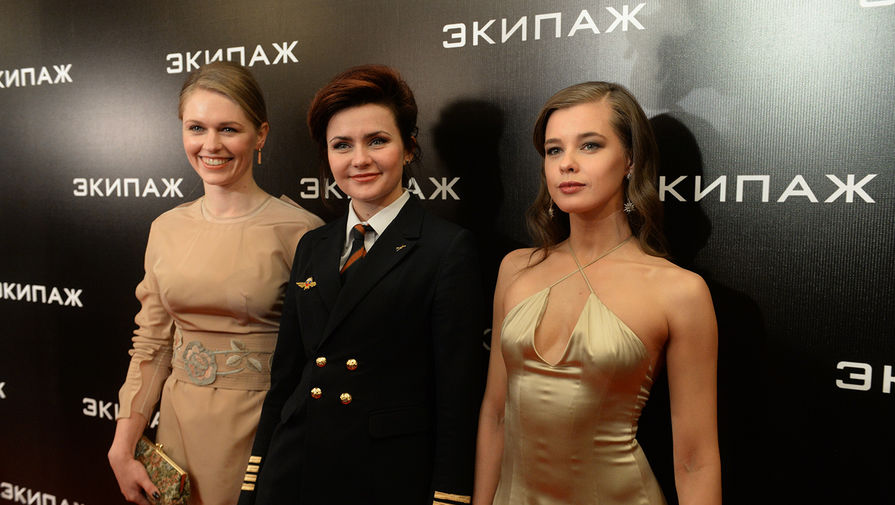 Актриса Агне Грудите, командир воздушного судна «Аэрофлота» Мария Уваровская и актриса Екатерина Шпица (слева направо)