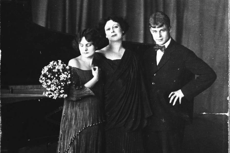 Сергей Есенин, Айседора Дункан и ее приемная дочь Ирма Эрих-Гримм, 1922 год 