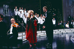 Алла Пугачева в дуэте с американским певцом Барри Манилоу исполняют песню «One Voice» на «Вечере в Вене», 1987 год
