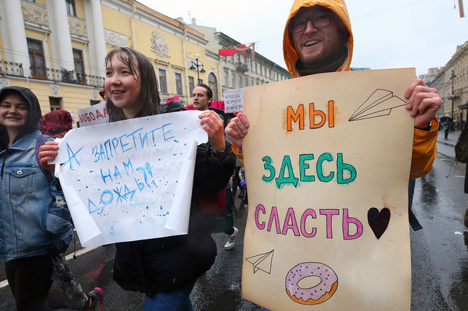 Участники «Монстрации» во время акции в Санкт-Петербурге, 1 мая 2018 года