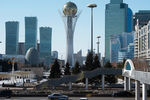 Монумент «Астана-Байтерек» в Нур-Султане (ранее Акмолинск, Целиноград, Акмола, Астана?)