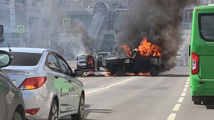 В центре Курска произошел взрыв автомобиля после столкновения