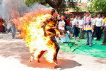 29 марта. Тибетский монах совершил акт самосожжения в Нью-Дели, протестуя против визита президента Китая Ху Дзиньтао в Индию.