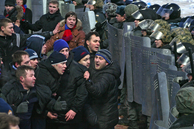 Выезды московских болельщиков в Ярославль нередко омрачаются беспорядками на трибунах. Как будет на этот раз?