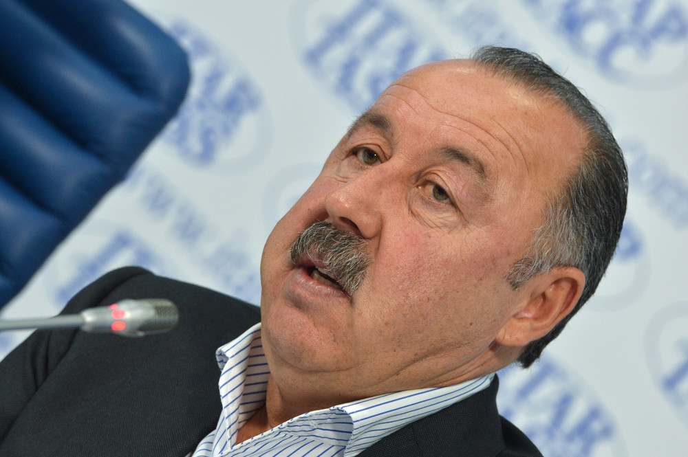 Генеральный директор оргкомитета ОФЛ Валерий Газзаев пообещал €1 млн в качестве призовых на зимнем турнире «Объединенный суперкубок», в котором примут участие «Зенит», ЦСКА, «Шахтер» и «Металлист».
