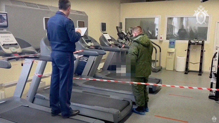 Сотрудники Следственного комитета на месте убийства Альберта Рыжего