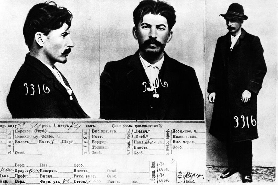 Информационная карточка на И. В. Сталина из архивов секретной полиции в Санкт-Петербурге, 1911 г.
