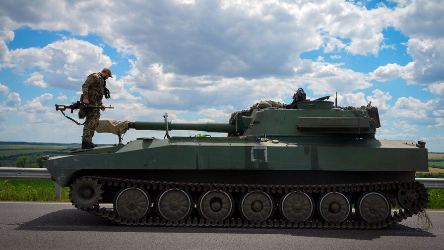 Военкор Сладков: военные РФ угнали танк ВСУ с поля боя под Донецком