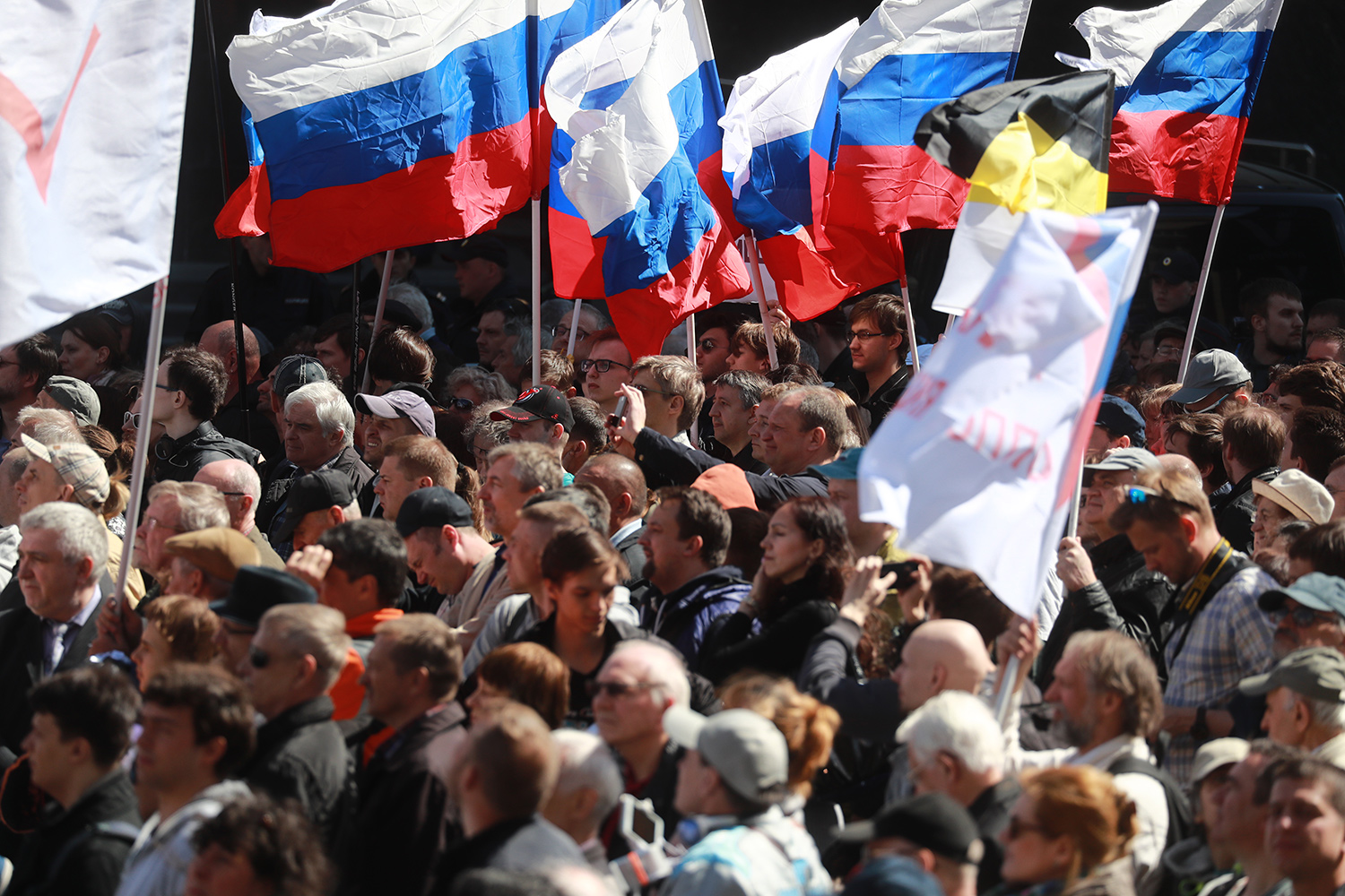 Участники митинга оппозиции на проспекте Академика Сахарова в Москве, 6 мая 2017 года