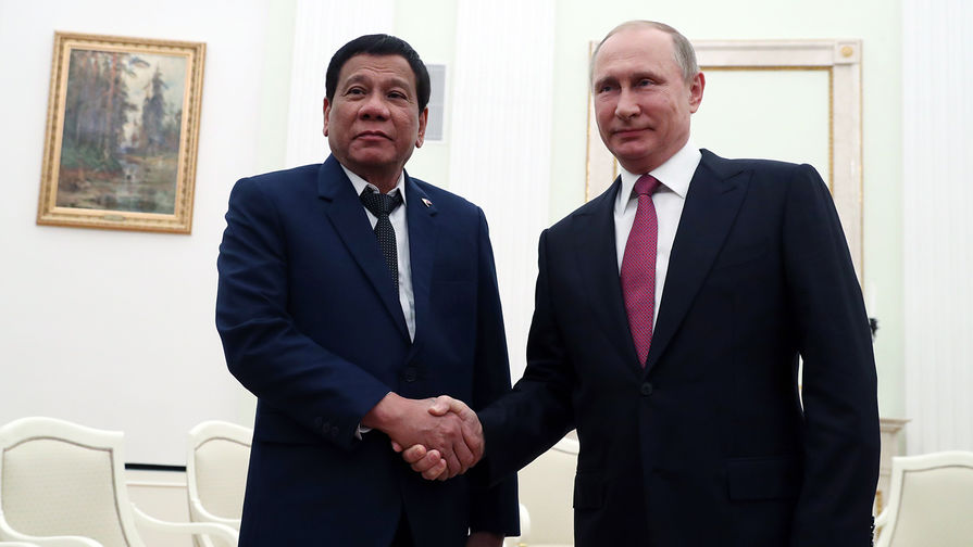 Президент Филиппин Родриго Дутерте и президент России Владимир Путин во время встречи в Москве, 23 мая 2017 года