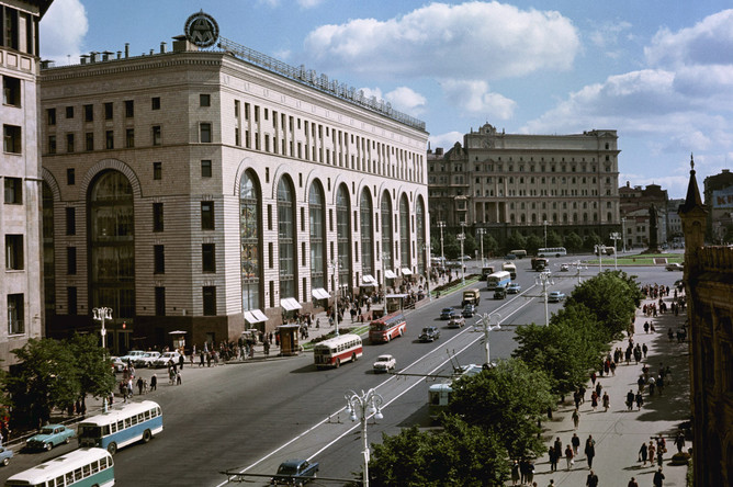 1960 год. Проспект Маркса и здание магазина «Детский мир»