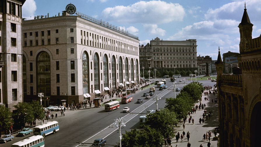 1960 год. Проспект Маркса и здание магазина &laquo;Детский мир&raquo;