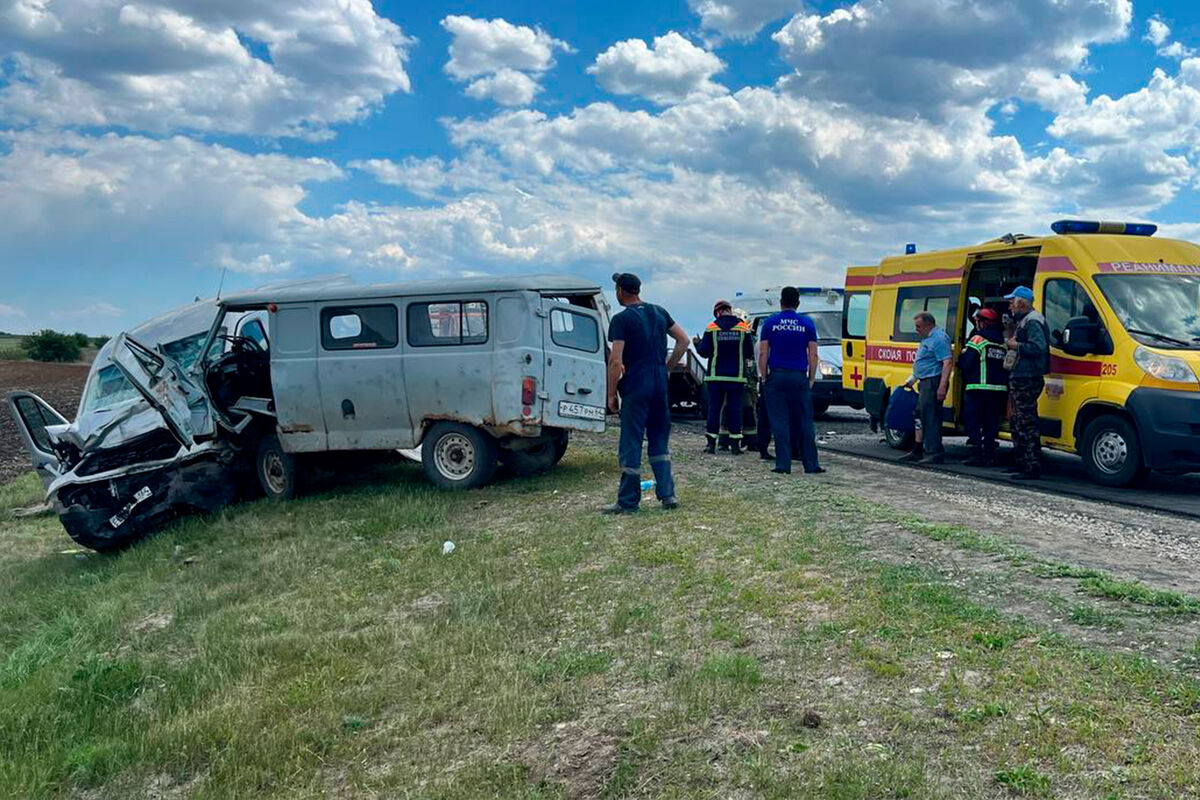 В Саратовской области в аварии с двумя автомобилями пострадали семь человек  - Газета.Ru | Новости