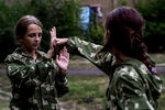 Участники военно-патриотического клуба для молодежи «Доброволец» в Луганске